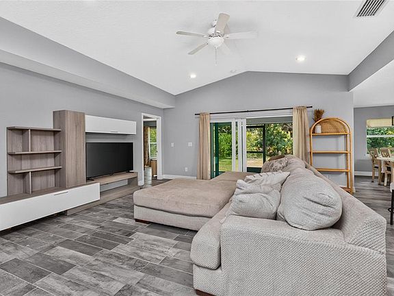 4th image of 310 Albatross Rd