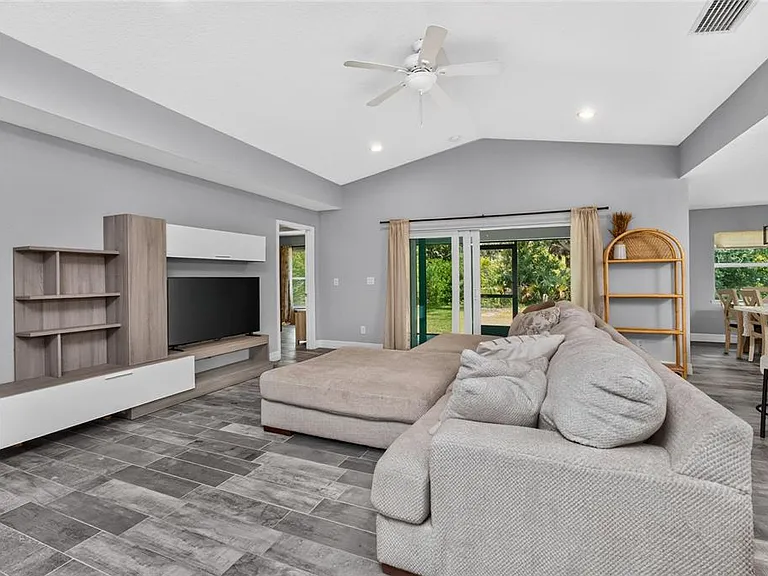 310 Albatross Rd — Photo 4