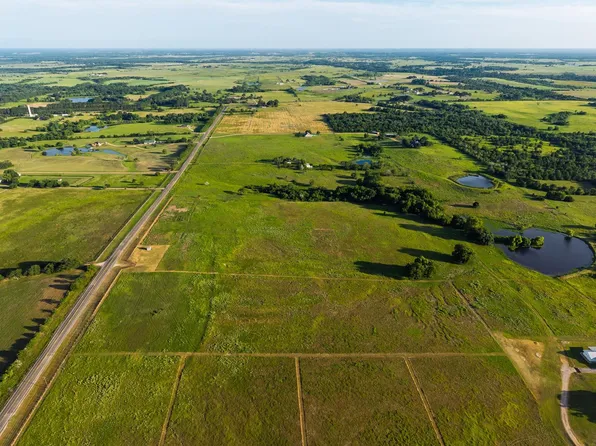 8061 N Fm 1371 Rd, Bellville, TX 77418