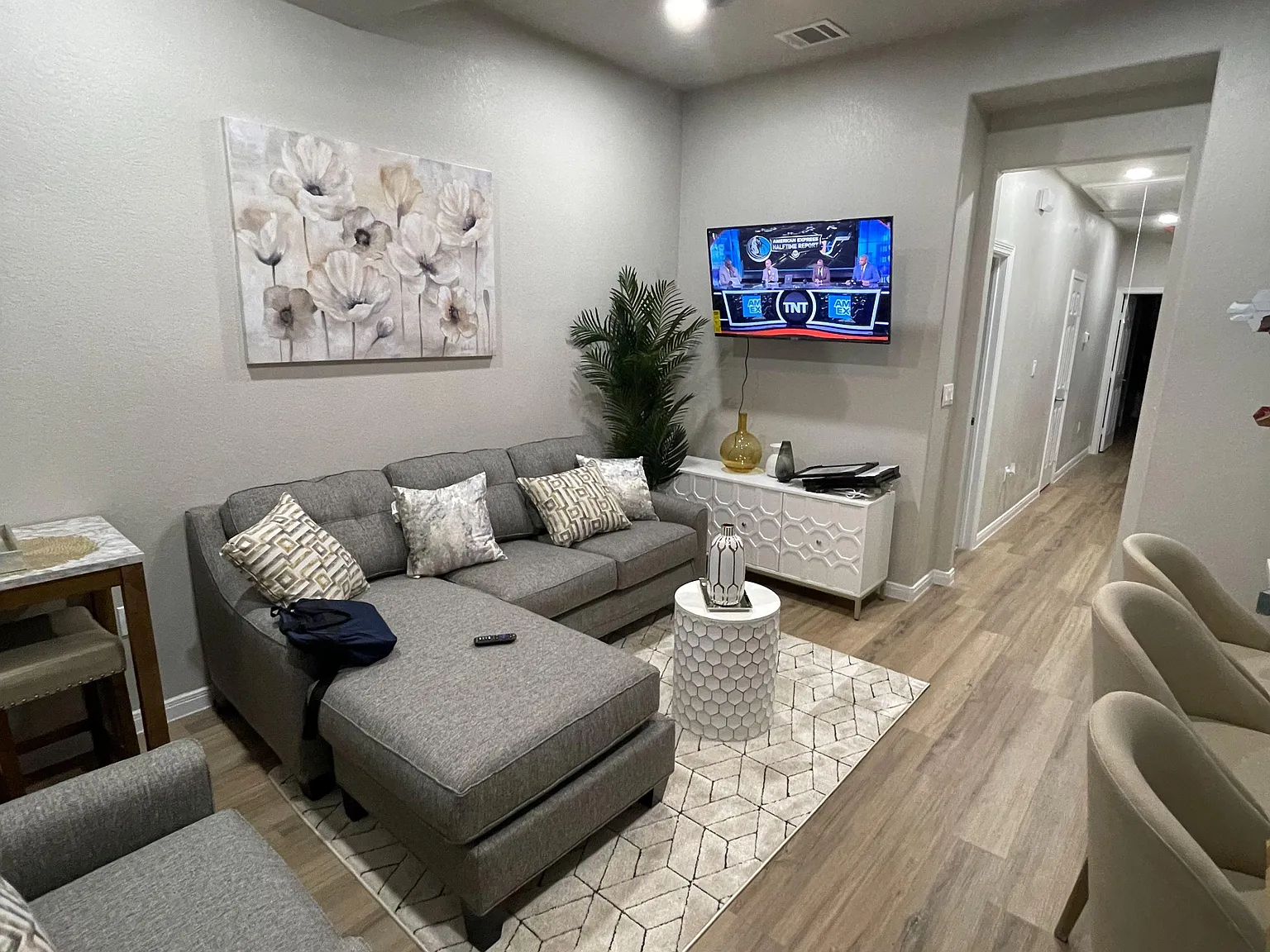 3 bed, 2.0 bath, 1150 sqft, $854 — Photo 3