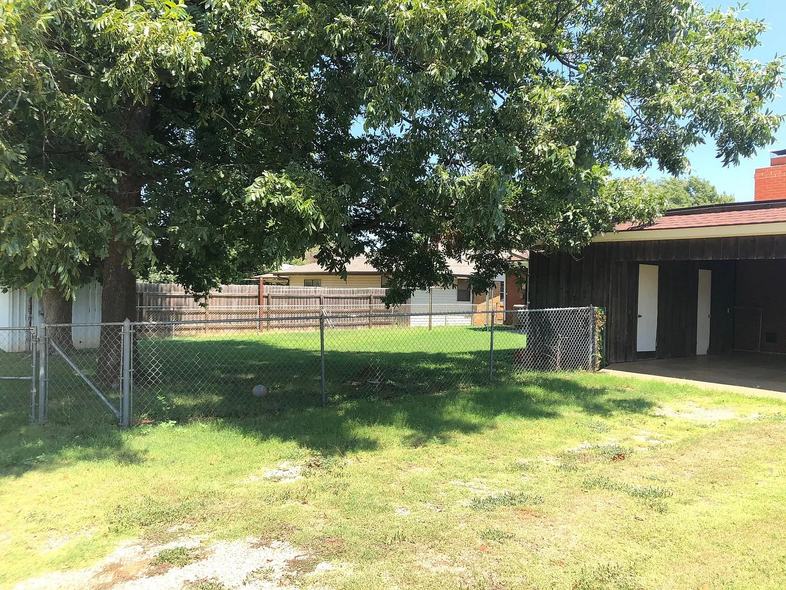 3 bed, 1.5 bath, 1650 sqft, $1,200 — Photo 3