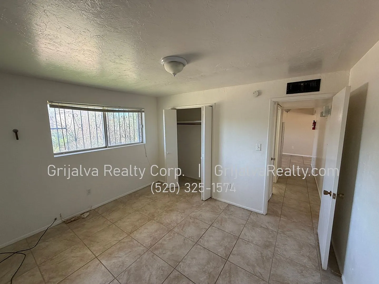 Large 2 Bedroom House for Rent on Eastside (22nd/Swan) — Photo 4