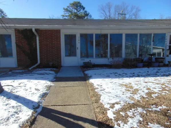 318C Coventry Court, Lakewood, NJ 08701
