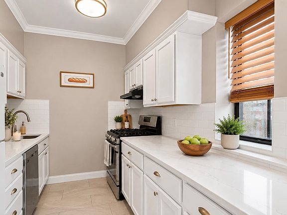 5th image of 300 1st St APT 4S