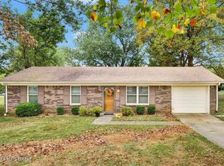 6613 Five Forks Dr, Pewee Valley, KY 40056