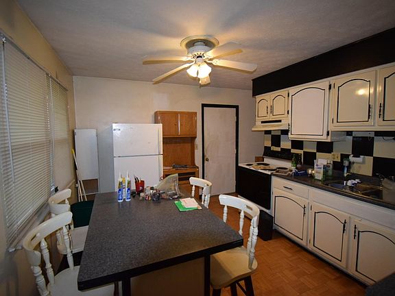 4th image of 339 Williamsburg Ln NW