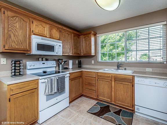 5th image of 950 SE Willow Brook Dr
