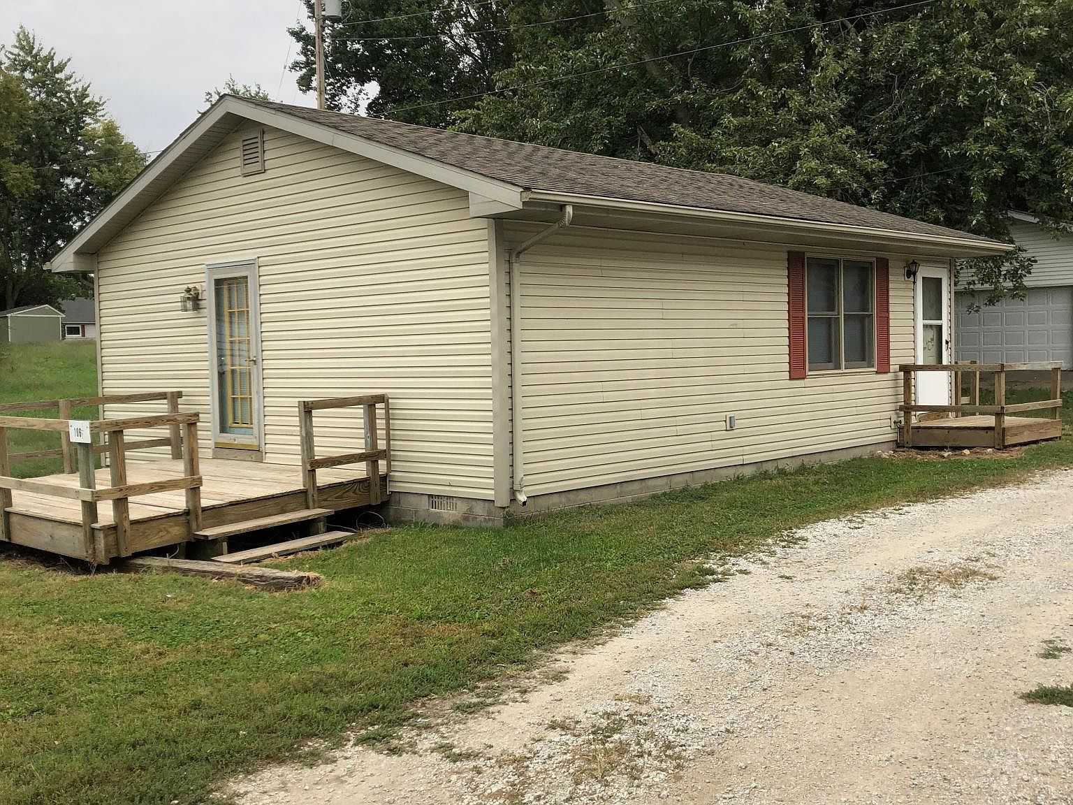 106 1/2 E Ebony St, Thayer, IL 62689 Zillow