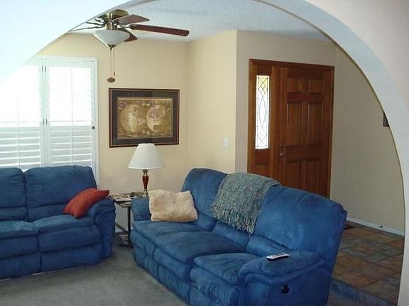 Formal living room/entry