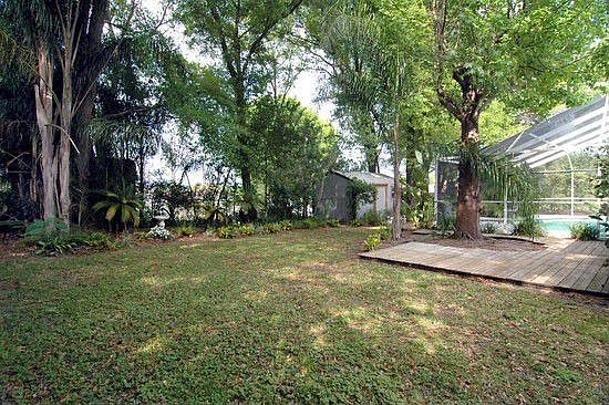 rear yard,fenced
