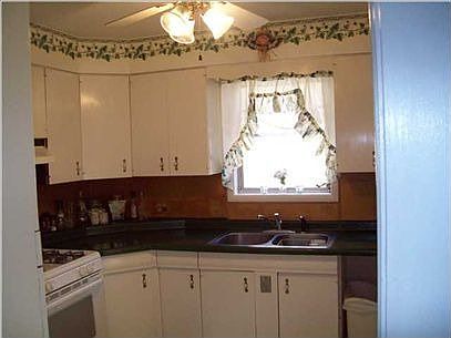 3rd image of 604 N Park St NE