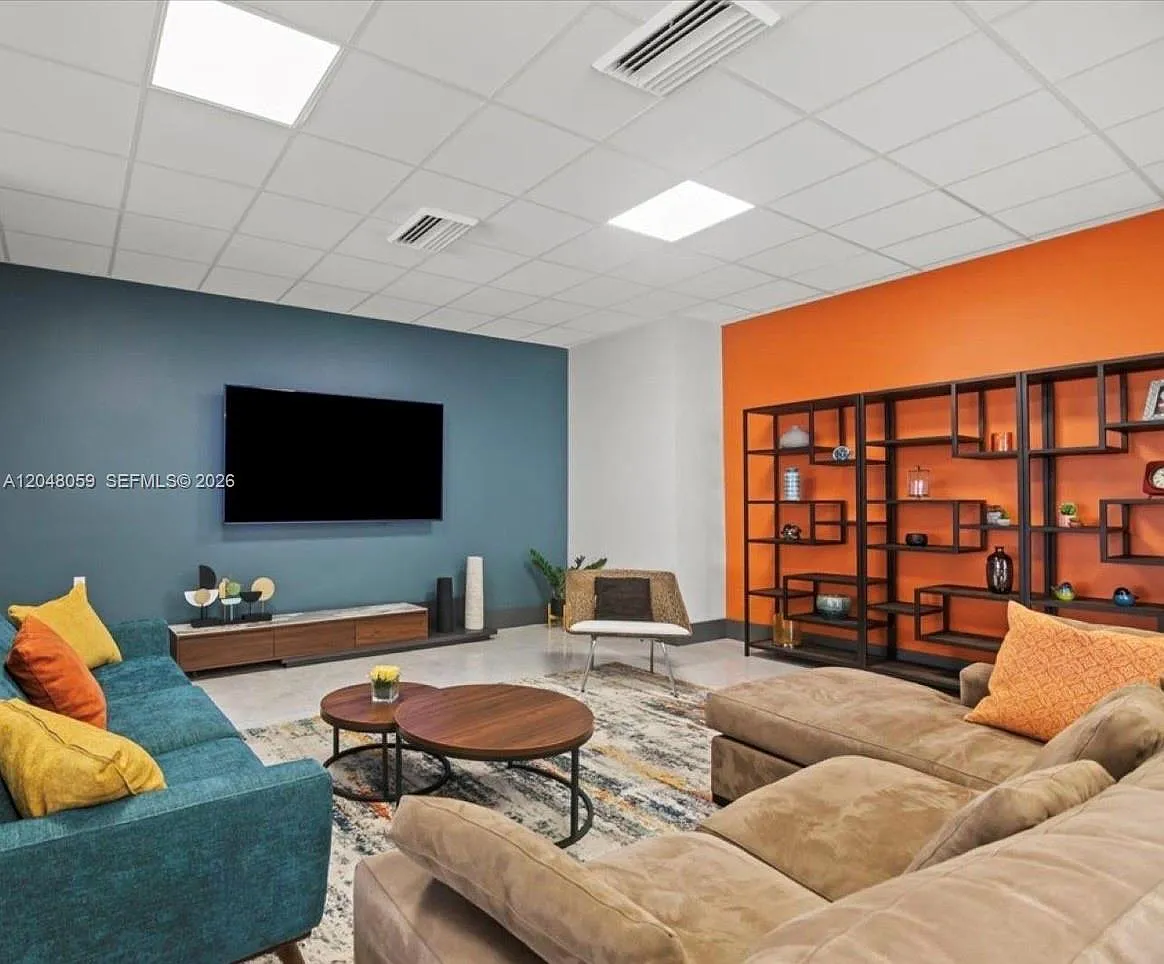 Parker Tower Condo — Photo 3