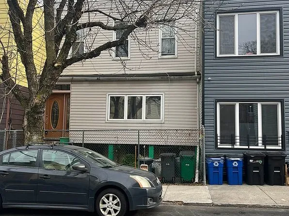 6263 60th St, Ridgewood, NY 11385