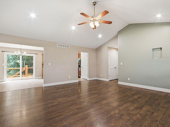 5th image of 2600 Quartz Ln