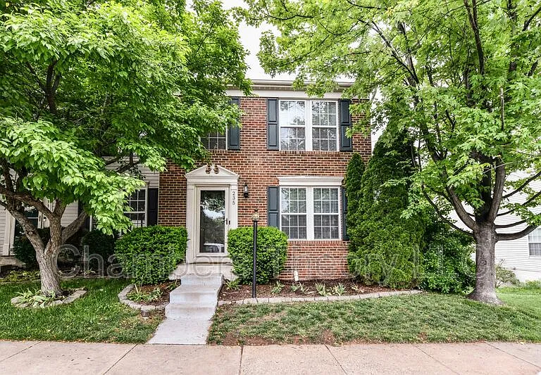 235 Shirley Sq SE — Photo 1
