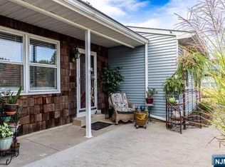 4 Berry Hill Rd, Manchester Township, NJ 08759