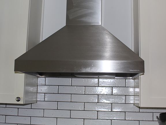 venta hood & tile backsplash