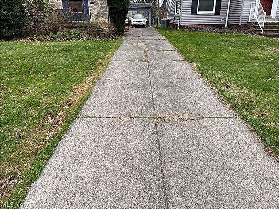 4th image of 3752 Lowell Rd