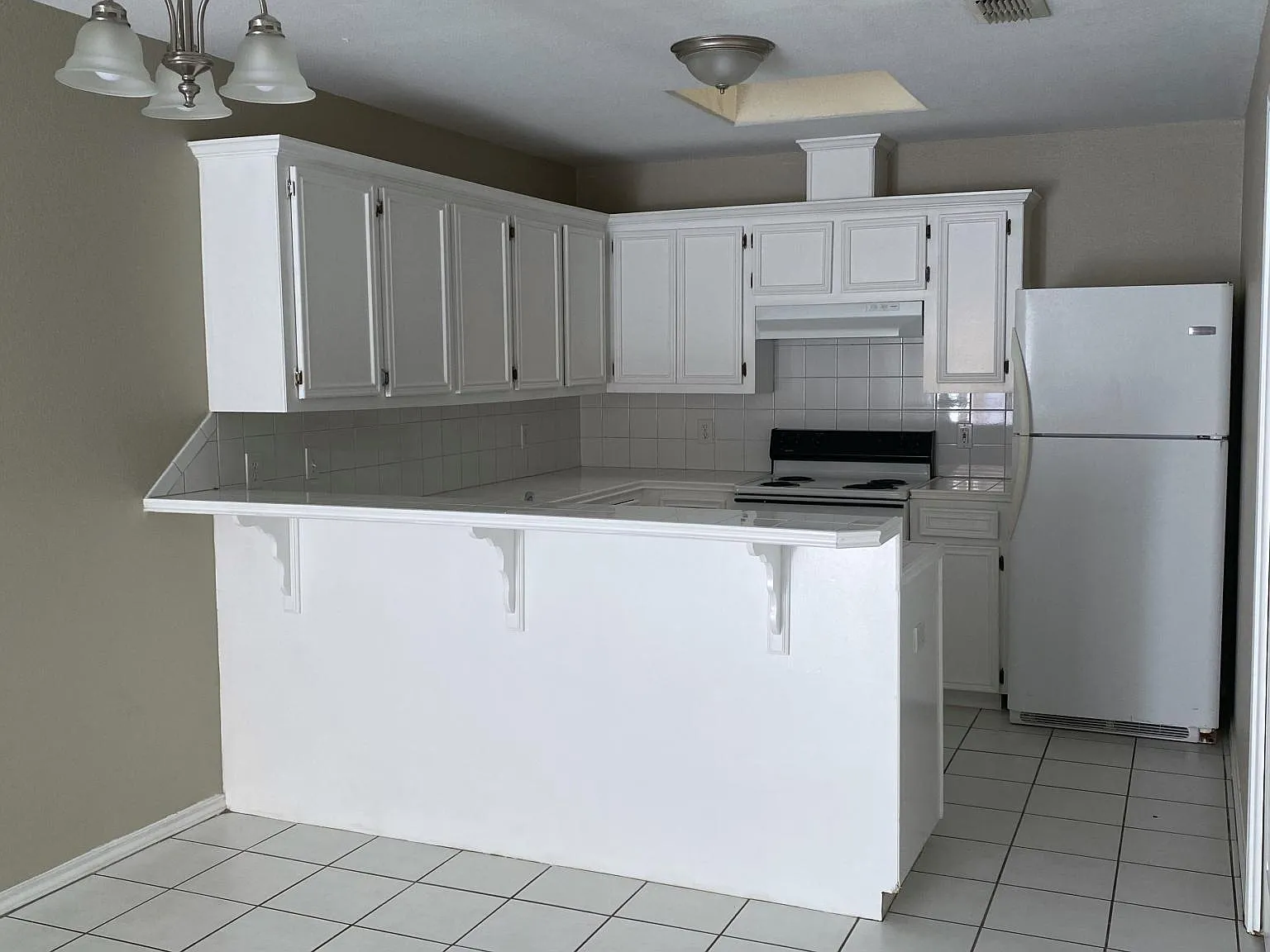 2 bed, 950 sqft, $729 — Photo 2