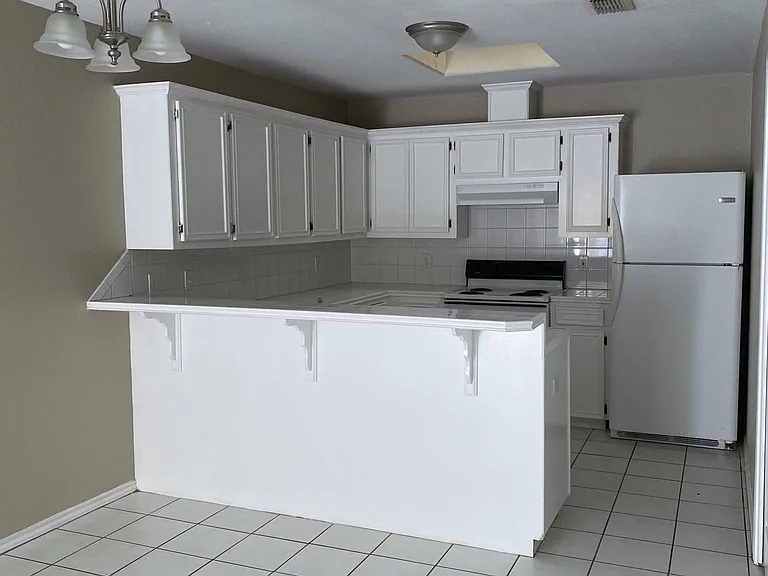 2305 Kimberly Ln — Photo 2