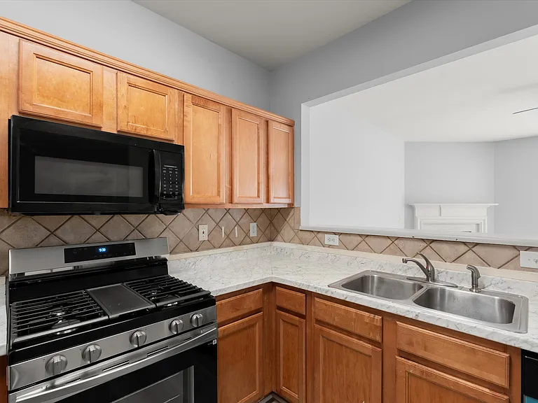 1947 Lakeshore Overlook Cir NW — Photo 11