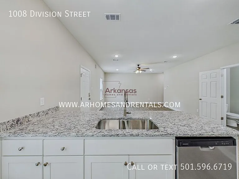 1008 Division St — Photo 3
