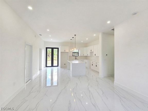 2nd image of 761 Roma Ave S