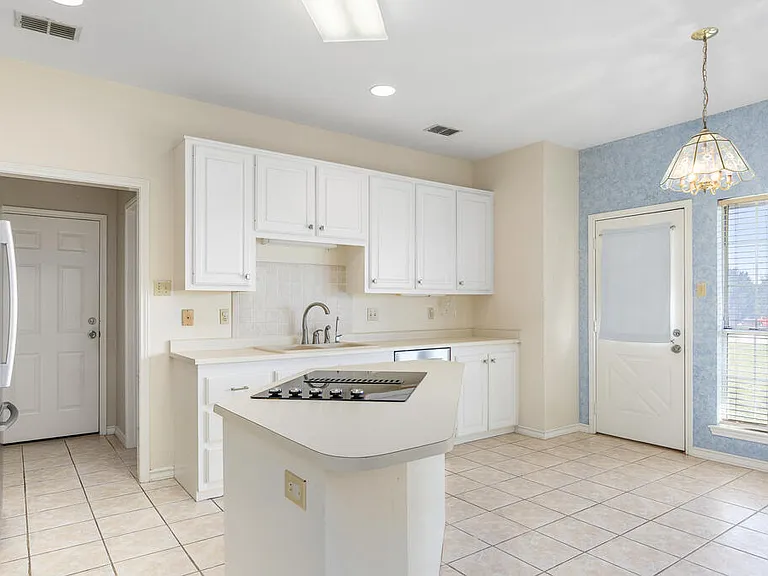 103 Crockett Dr — Photo 16