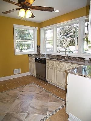 5th image of 513 Geneva Ave