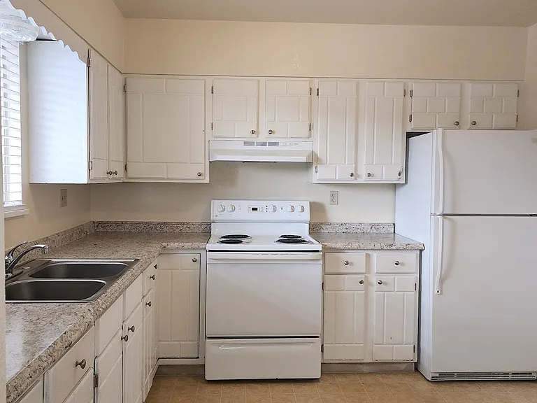 1025 Delaware Dr #3 — Photo 4