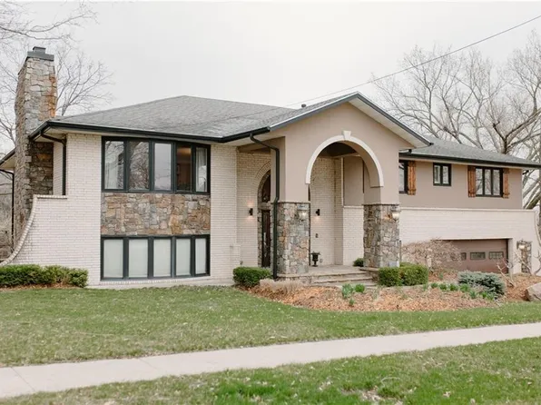 1020 Knob Hill Dr, Des Moines, IA 50317