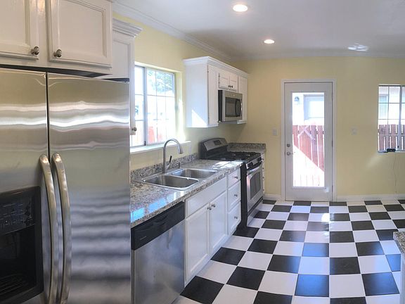 3rd image of 7318 Wilbur Ave