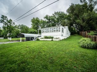 3937 NE Hill Haven Rd, Kansas City, MO 64117