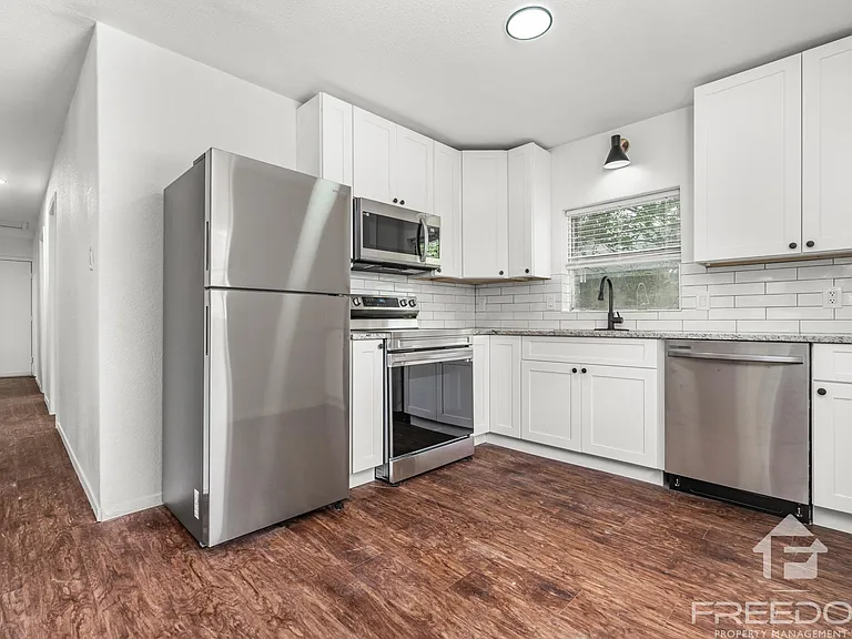 1824 Katy St — Photo 11