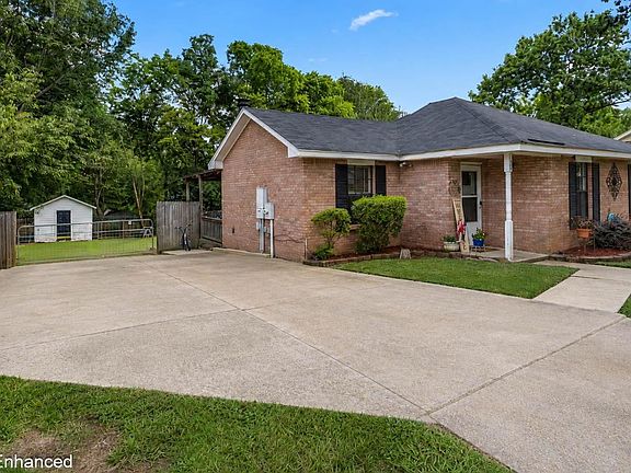 2nd image of 380 Honeysuckle Dr