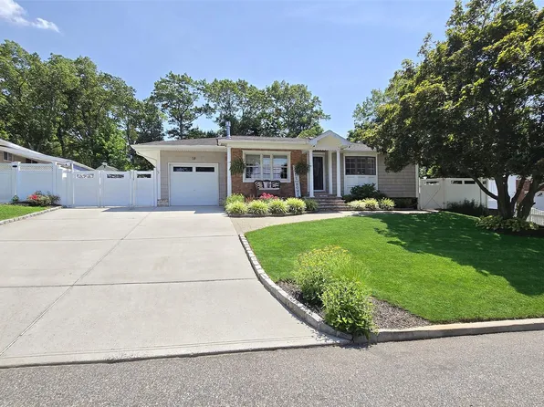 58 Seminole Street, Selden, NY 11784