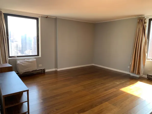 1641 Third Avenue image 1 of 12