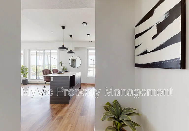 8015 102nd St NW — Photo 4