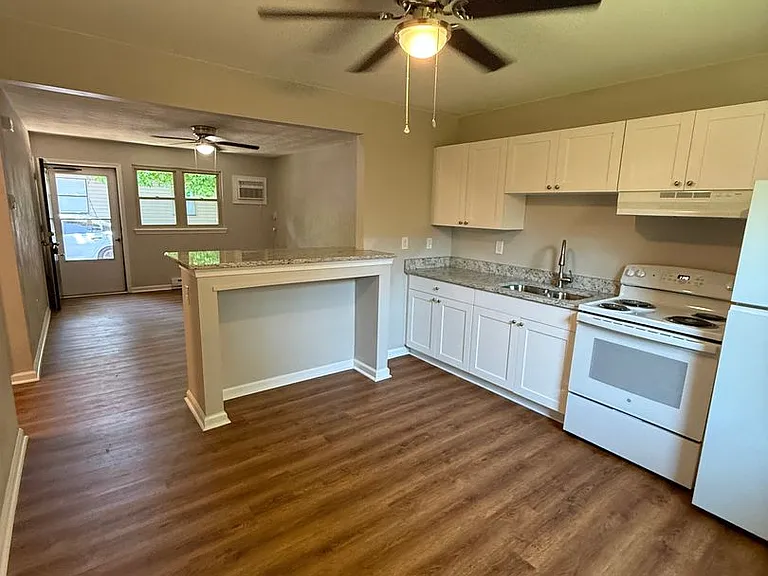 1350 Picadilly St #B — Photo 5