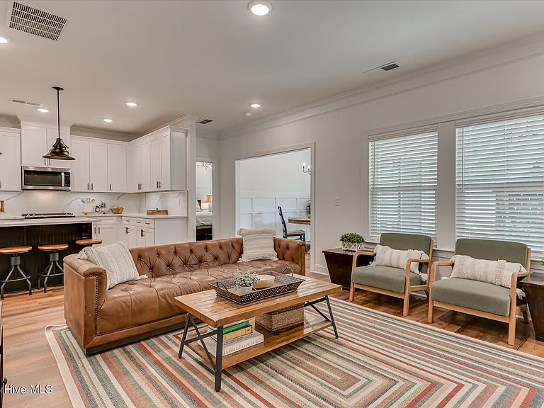 2049 Warbler Dr — Photo 12