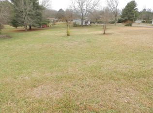 1406 Martha Dandridge Cir, Dandridge, TN 37725