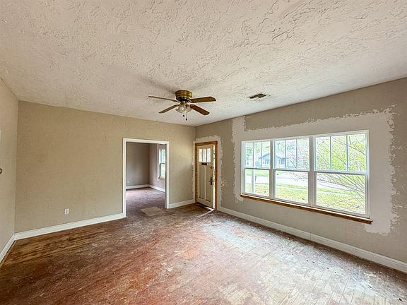 4th image of 925 S Pickard Ave