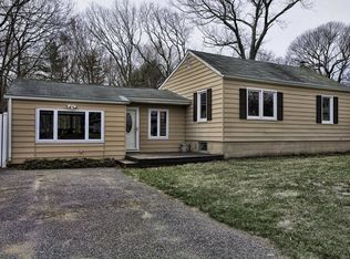 204 Holly Ln, Smithtown, NY 11787