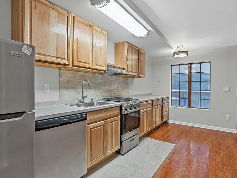 156 Undercliff Ave — Photo 3