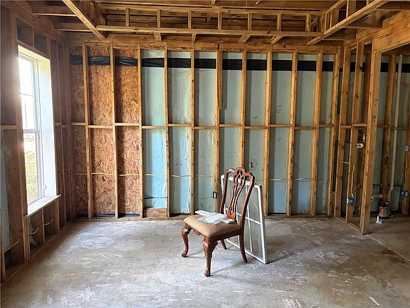 3rd image of 6132 Memphis St