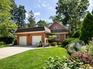 719 Beaver Rd, Glenview, IL 60025