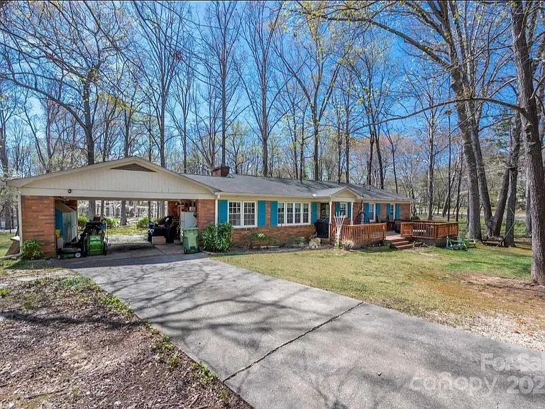 1010 Sherwood Cir — Photo 65