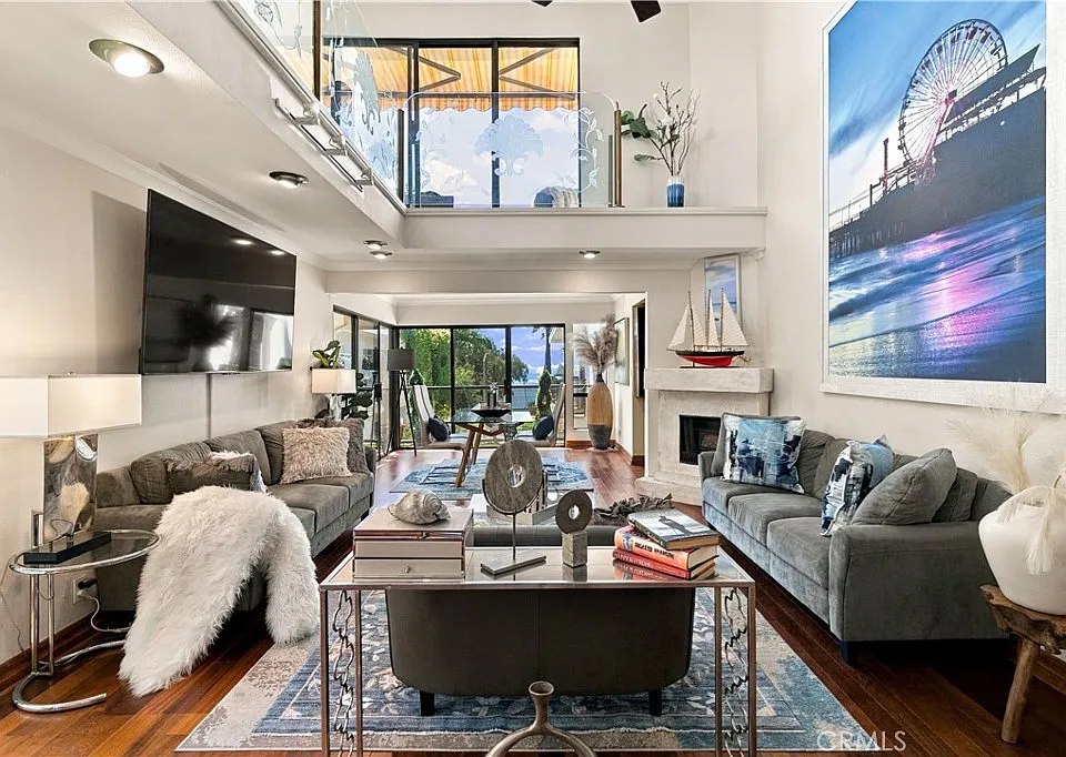 833 Ocean Ave #304