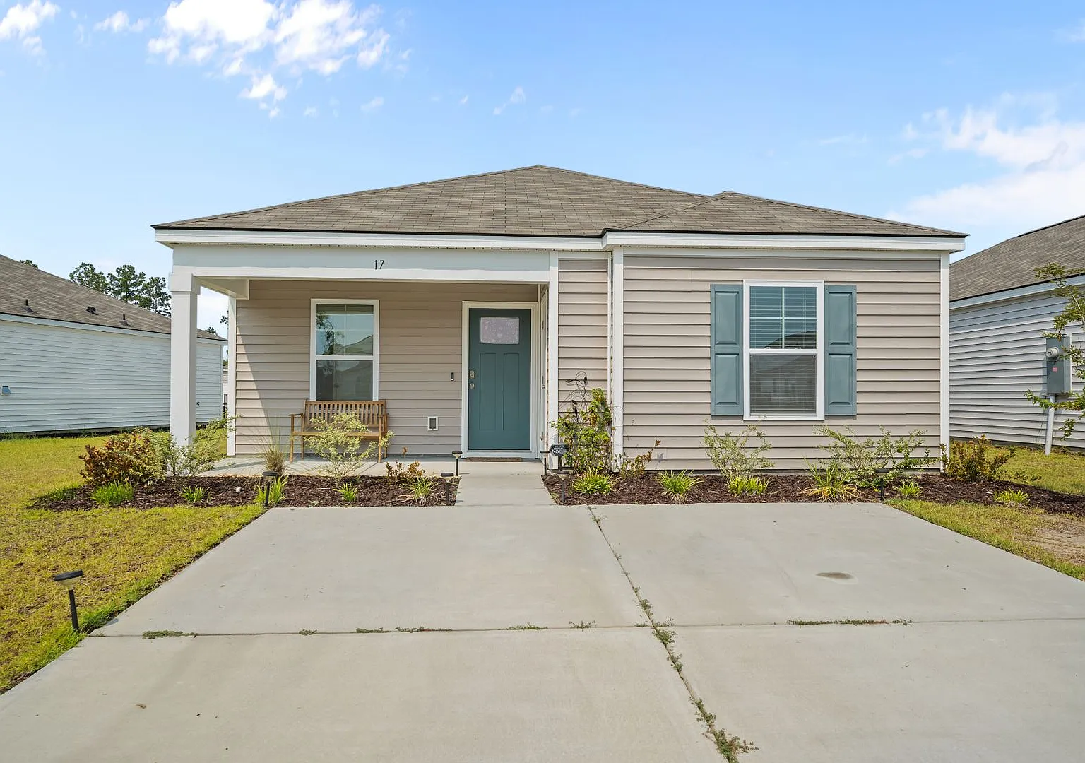 Comfort & Style in Rice Hope Beautiful 2BR Home in Port Wentworth — Photo 1