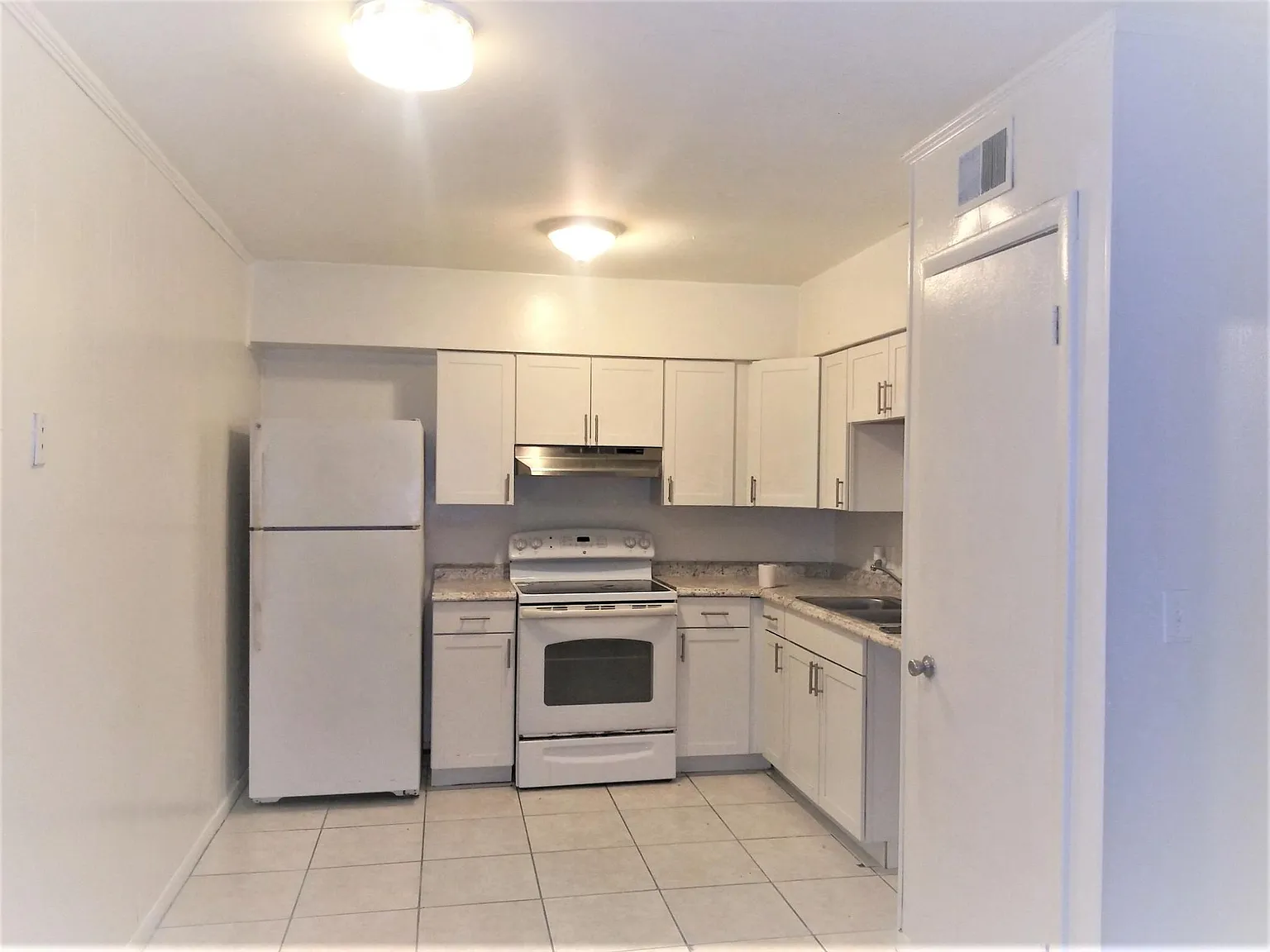 5906 Terrace Square Dr — Photo 2